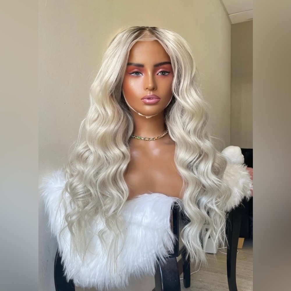 Elegant Blonde Wavy Wig